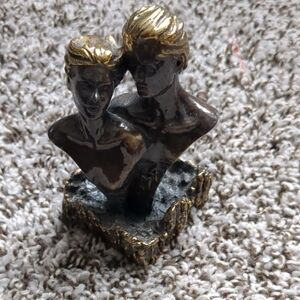Bronze-Tone Romantic Couple Bust Sculpture - Decorative Home Art